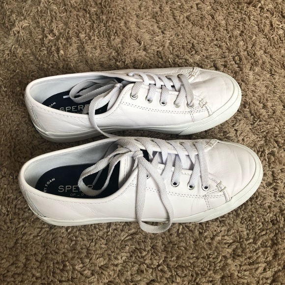 sperry seacoast leather sneaker